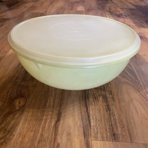 Vintage Tupperware Large Fix N Mix Bowl 274 with Sheer Lid 6.5 Qt Pastel Yellow - Picture 1 of 10